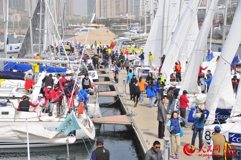 2016城市俱乐部国际帆船赛开幕 83支船队同场竞技