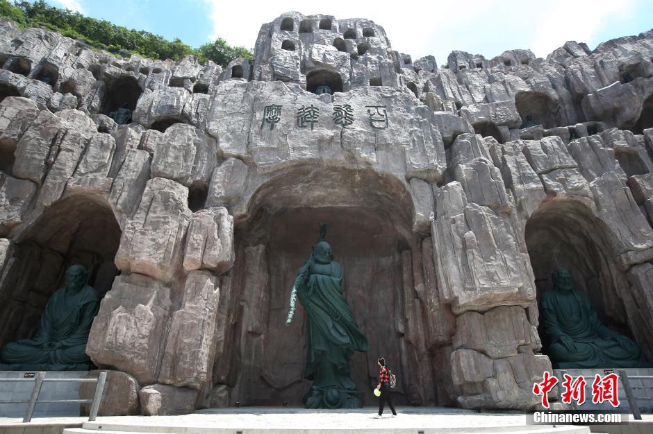 南京“达摩古洞”开放 百尊雕像壮观现胜景