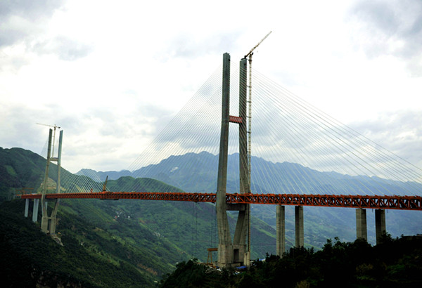 世界第一高桥尼珠河大桥合龙 云南宣威至贵州车程将缩至1小时
