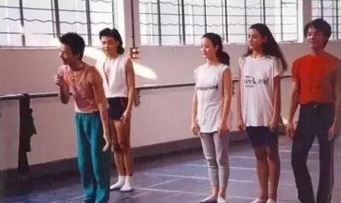 曾与金星是同学，出道多年的她无绯闻今渐隐退