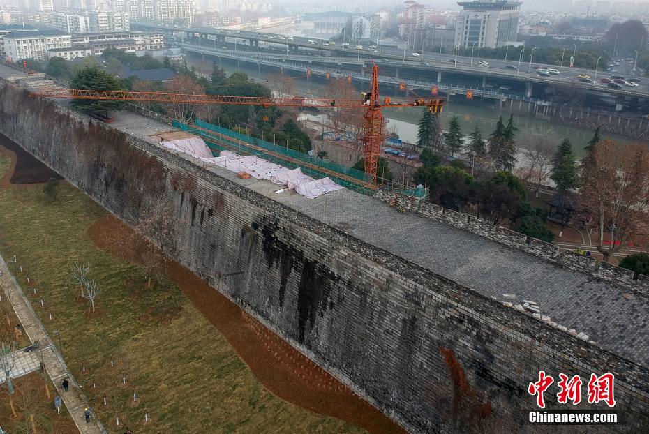 南京650岁明城墙“动手术”保健康