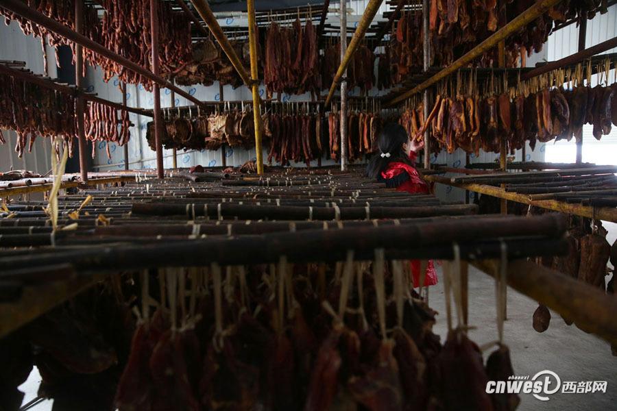 陕南“腊肉女王”一冬收500头农家猪做10万斤腊肉