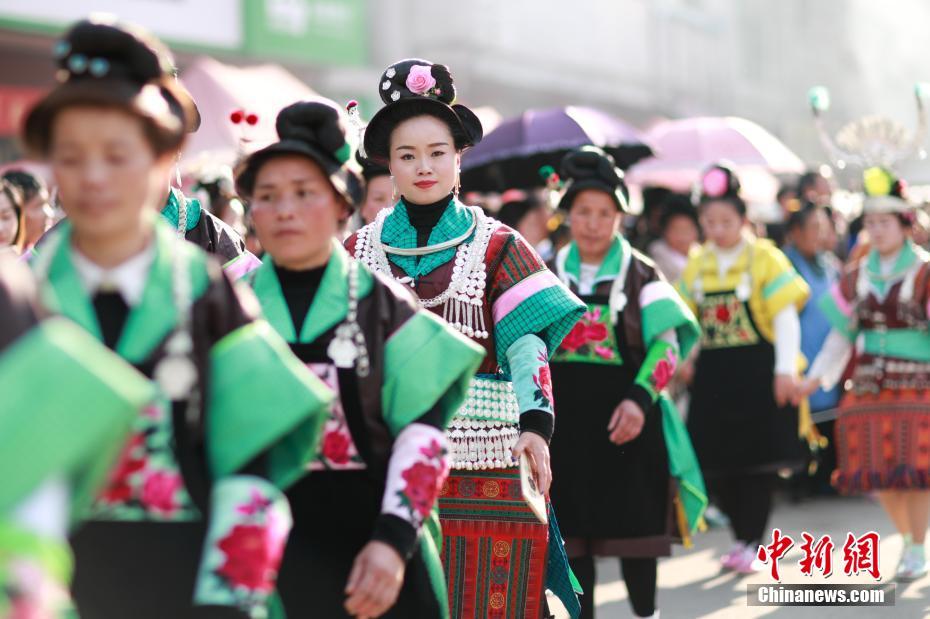 贵州丹寨苗族民众欢度“望会节”