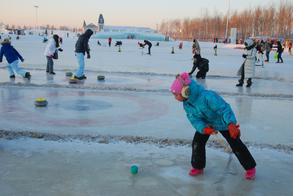 低温寒潮难挡哈尔滨冰雪大世界游玩热