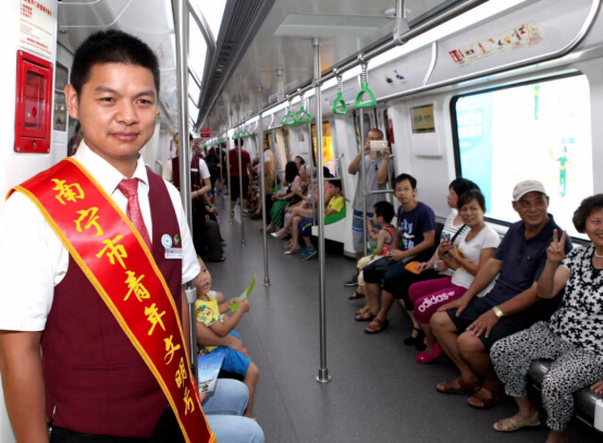 广西首条地铁试运营 南宁驶入地铁时代