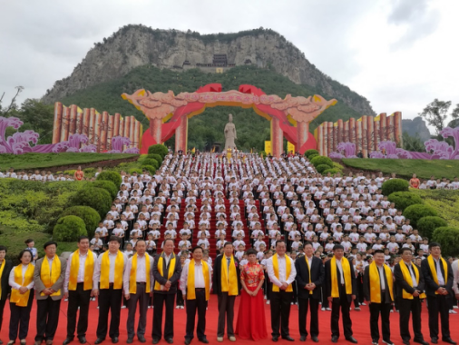 娲皇宫祭秋 男女老少吹葫芦丝挑战吉尼斯