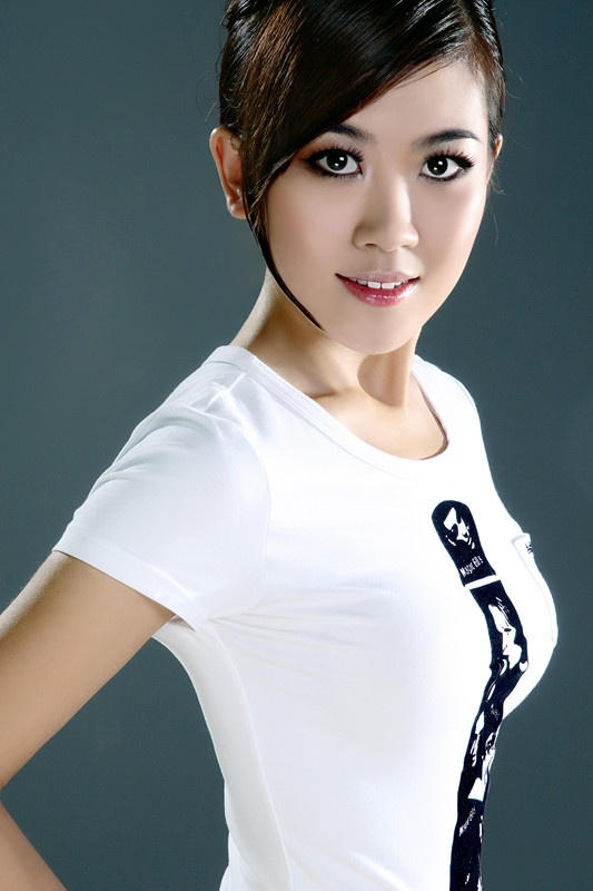 他是国宝级反派，“荧幕第一丑男”却娶美娇妻，女儿完全不像爸！