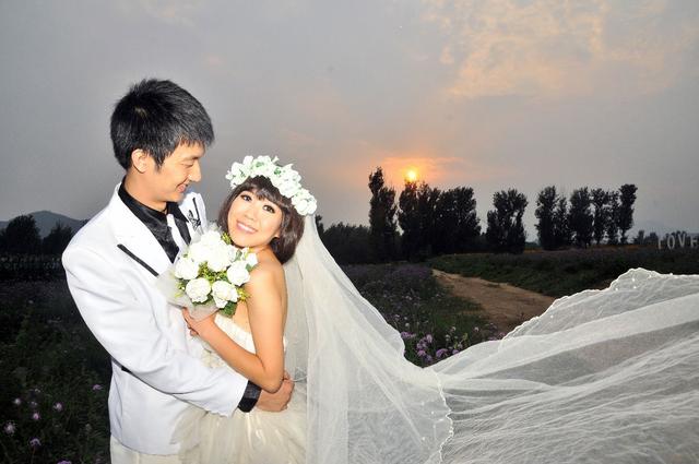 他是国宝级反派，“荧幕第一丑男”却娶美娇妻，女儿完全不像爸！