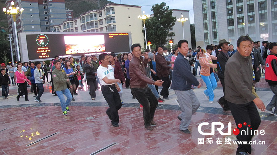 西藏昌都广场舞让传统文化得到“活态保护”(组图)